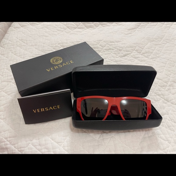 Versace Acétate Sunglasses - Picture 4 of 7